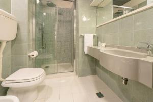 A bathroom at Hotel Imperiale