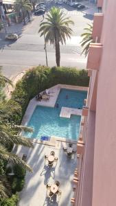 Bazén v ubytování Hotel Le Grand Imilchil nebo v jeho okolí