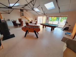 a living room with a pool table and ping pong tables at Haute Perche in Genneteil