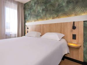 Ein Bett oder Betten in einem Zimmer der Unterkunft ibis Brussels Waterloo