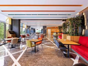 Uma área de estar em ibis Styles Istanbul Merter