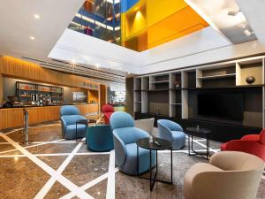 Uma área de estar em ibis Styles Istanbul Merter