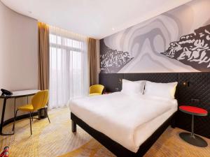 Cama ou camas em um quarto em ibis Styles Istanbul Merter