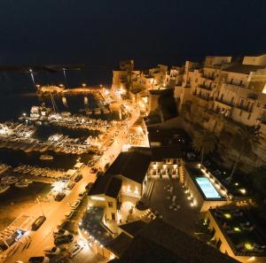 Nespecifikovaný výhled na destinaci Castellammare del Golfo nebo výhled na město při pohledu z hotelu
