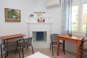 Зона вітальні в O Pyrgos Accommodations