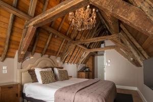 Postel nebo postele na pokoji v ubytování Boutique Hotel Huys van Leyden
