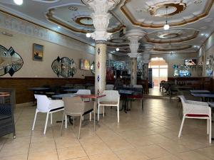 Reštaurácia alebo iné gastronomické zariadenie v ubytovaní Hotel Borj Mogador