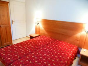 Llit o llits en una habitació de Appartement Brides-les-Bains, 3 pièces, 6 personnes - FR-1-512-221