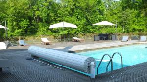 Piscina en o cerca de Château de Vidaussan