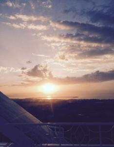 Východ nebo západ slunce při pohledu z apartmánu nebo okolí