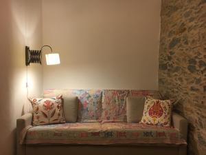A seating area at Borgata Cantone Country House B&B