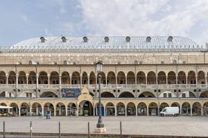 a large building with a domed roof with a street light at La Torre Monolocale in Padova