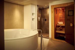 Koupelna v ubytování Van der Valk Hotel Emmeloord