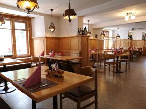 Historisches Italienisches Hotel Piz Ela Bergün 레스토랑 또는 맛집