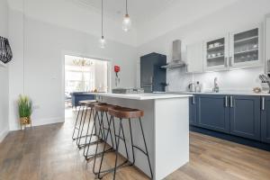 Köök või kööginurk majutusasutuses Skye Sands - Alexandra Penthouse - St Andrews