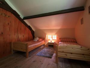 a bedroom with two beds and a window at Gîte Alleyras, 4 pièces, 8 personnes - FR-1-582-244 in Alleyras