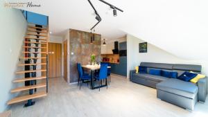 Część wypoczynkowa w obiekcie Wonder Home - Apartamenty położone blisko deptaka, licznych restauracji i sklepów