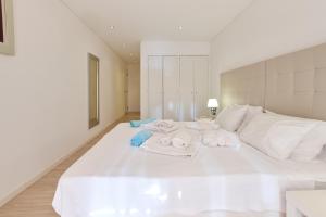 Gallery image of Os Reais - Apt in front of the beach in Centeanes in Carvoeiro