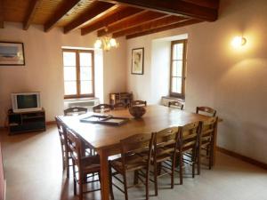 Μια τηλεόραση ή/και κέντρο ψυχαγωγίας στο Grande maison pour familles et amis près des Gorges de l'Allier - FR-1-582-189