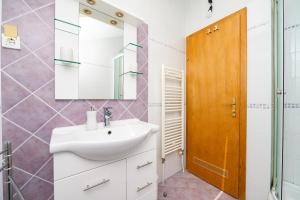 Kúpeľňa v ubytovaní Apartmani Loreta