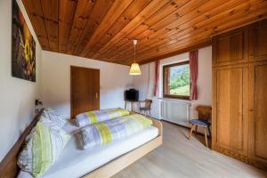 Postel nebo postele na pokoji v ubytování Grödnerhof Peter