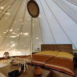 Foto sihtkohas Østermarie asuva majutusasutuse Under Canvas Bornholm galeriist