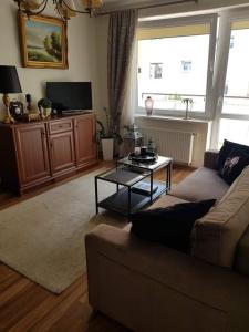 Televízia a/alebo spoločenská miestnosť v ubytovaní Apartament na wakacje Gdynia