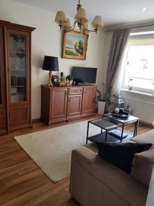 Televízia a/alebo spoločenská miestnosť v ubytovaní Apartament na wakacje Gdynia