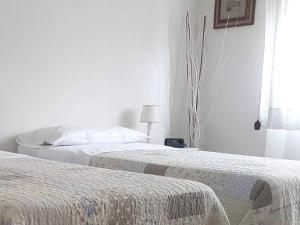 A bed or beds in a room at La Coccinella Guest House