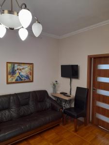 Televízia a/alebo spoločenská miestnosť v ubytovaní Zöld Sziget Apartmanlakás