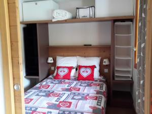 Ένα ή περισσότερα κρεβάτια σε δωμάτιο στο Appartement cosy à Pelinche, Risoul - 30m² +22 φωτογραφίες