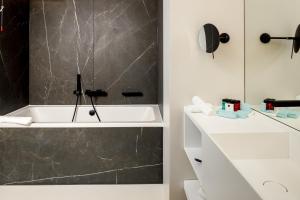 Koupelna v ubytování Qosmo Brasov Hotel