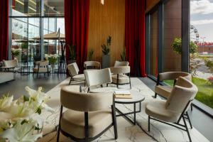 Posezení v ubytování Qosmo Brasov Hotel