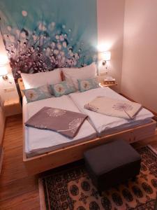 a bedroom with a bed with a flower wall at Koenigsapartments in Bad Kleinkirchheim