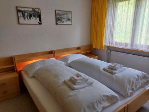 two beds in a bedroom with towels on them at Haus Duranna - Arosa Rocks in Arosa