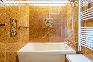 Et badeværelse på Leï Tapenié 2 par Dodo-a-Cassis + 12 billeder