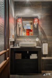 Fotografie z fotogalerie ubytování Suite Opium Den by Justine Apartments Apartamento turístico en Madrid Río v destinaci Madrid