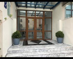 The facade or entrance of Studio Apartment with balcony 300m from beach