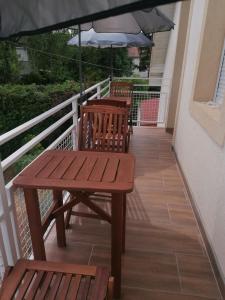 Balkón nebo terasa v ubytování Családbarát apartman