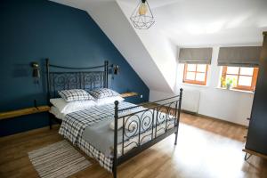 Ein Bett oder Betten in einem Zimmer der Unterkunft Apartamenty Centrum Biskupiec