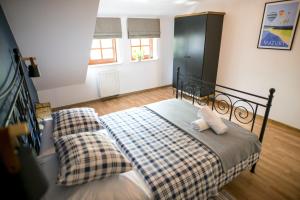 Posteľ alebo postele v izbe v ubytovaní Apartamenty Centrum Biskupiec