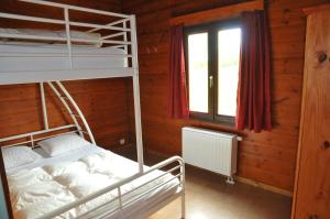 a bedroom with two bunk beds and a window at Gite L'unité in Hour