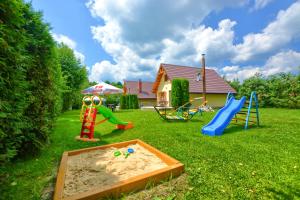 Herní místnost nebo prostor pro děti v ubytování Domki nad Stebnikiem