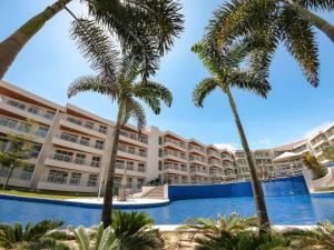 a view of the resort from the pool at Solarium Residence no Porto das Dunas in Fortaleza