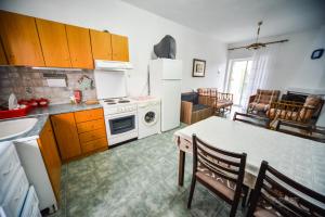 Kuchyňa alebo kuchynka v ubytovaní Apartman Porto Blue Lux