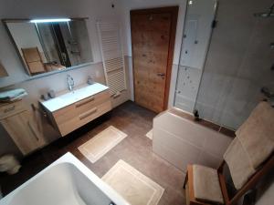 Kúpeľňa v ubytovaní Ferienwohnungen Momo + 22 fotografií