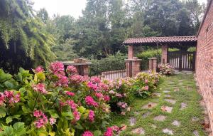 a garden with pink flowers and a wooden fence at Al Riccio in Cocconato +47 photos
