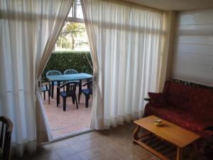 a living room with a couch and a table at Apartamento Rosaleda in Denia