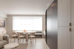 Posezení v ubytování Een designappartement met zijdelings zicht op zee