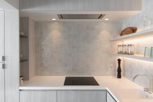 Kuchyň nebo kuchyňský kout v ubytování Een designappartement met zijdelings zicht op zee
